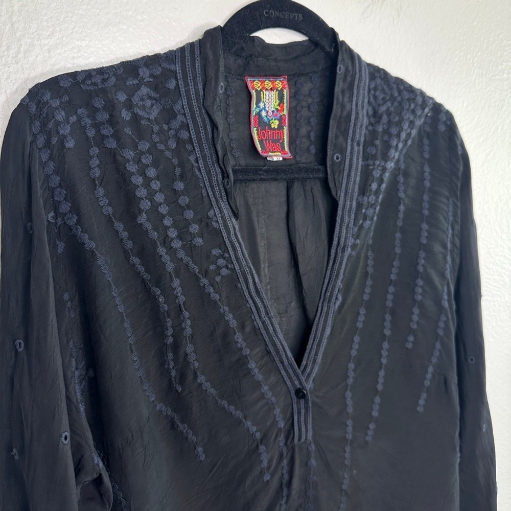 Johnny Was Black Embroidered Cupra Rayon Tunic Blouse V-Neck Medium Boho Top - Picture 8 of 8